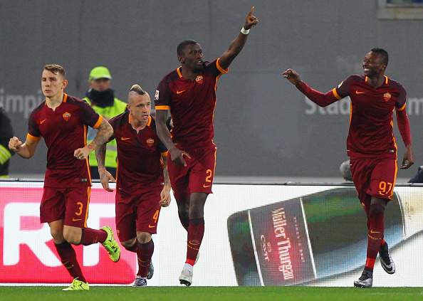 ROME, ITALY - JANUARY 09: Antonio Rudiger (C) with his teammates of AS Roma celebrates after scoring the opening goal during the Serie A match between AS Roma and AC Milan at Stadio Olimpico on January 9, 2016 in Rome, Italy. (Photo by Paolo Bruno/Getty Images)