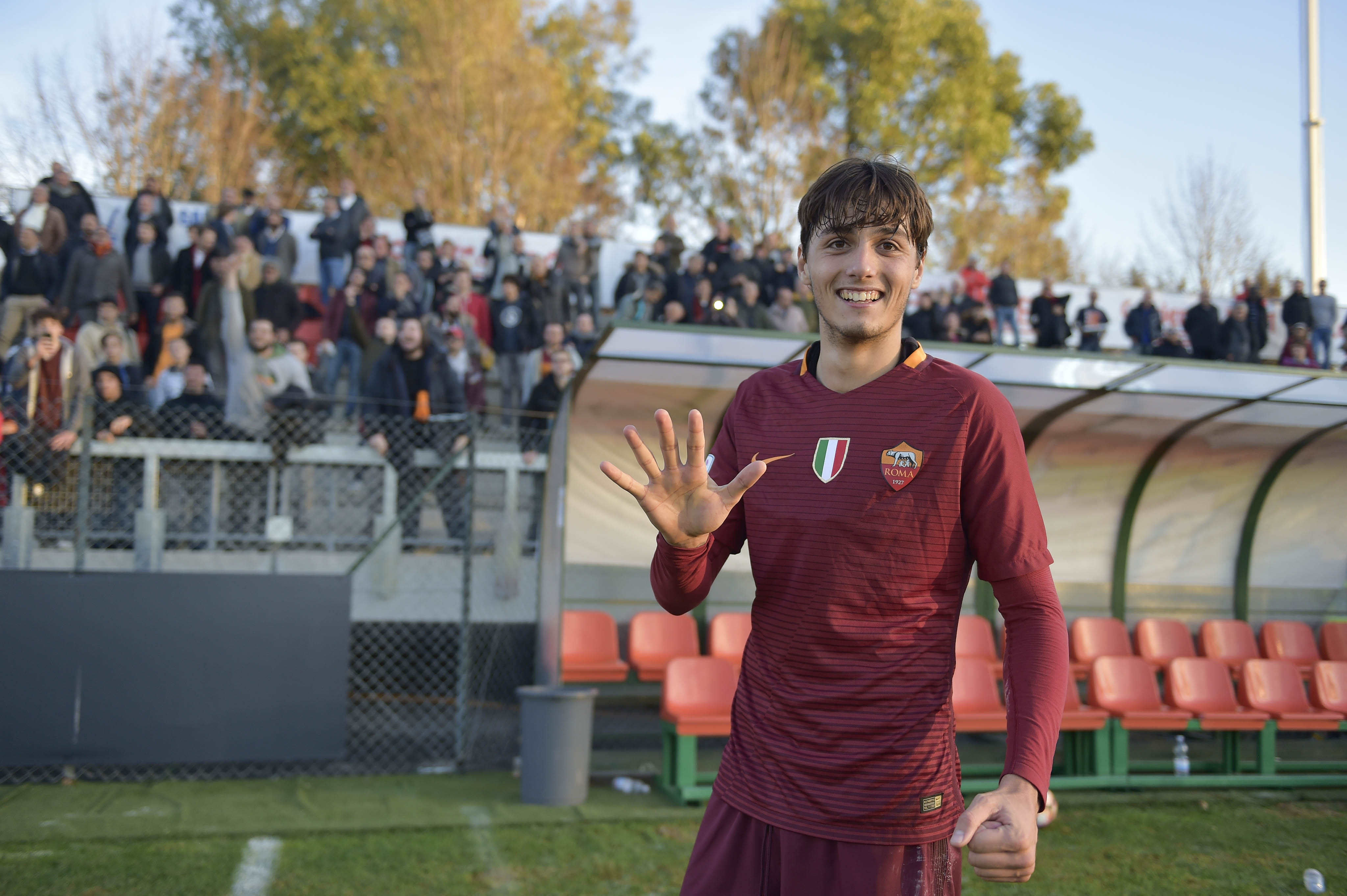 ROME, ITALY - DECEMBER 21: Edoardo Soleri celebrates the victory after the Primavera Tim Cup juvenile match between AS Roma and SS Lazio at Stadio Tre Fontane on December 21, 2016 in Rome, Italy. (Photo by Luciano Rossi/AS Roma via Getty Images)